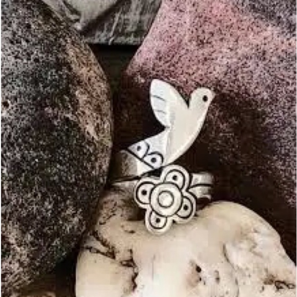 Rare ring to find retired 60 anniversary james avery ring